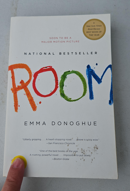⚽️ Room by Emma Donoghue - National Bestseller