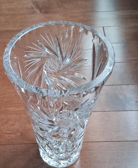 Crystal Vase - Elegant Design thumbnail