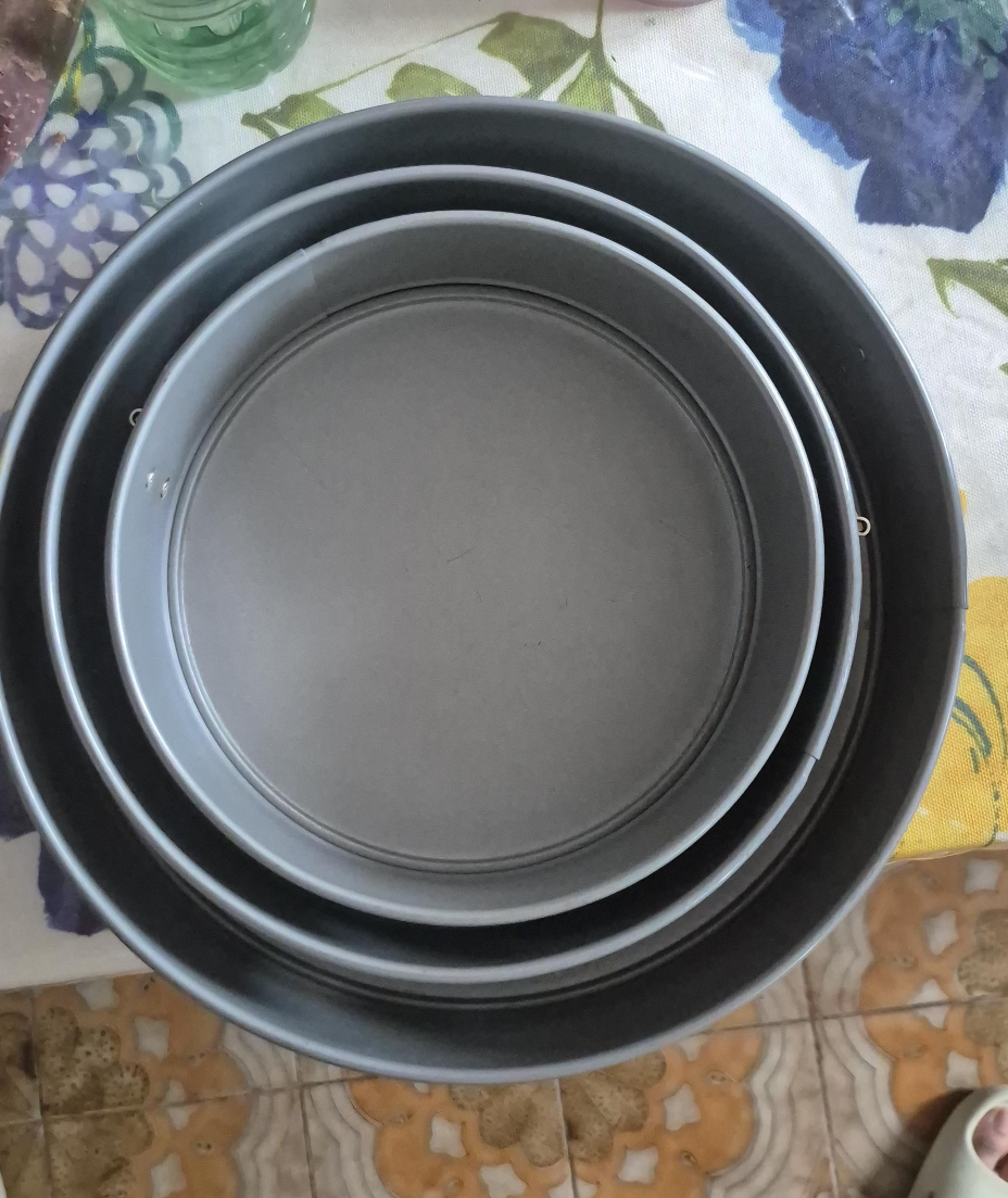Set of 3 Springform Cake Pans thumbnail