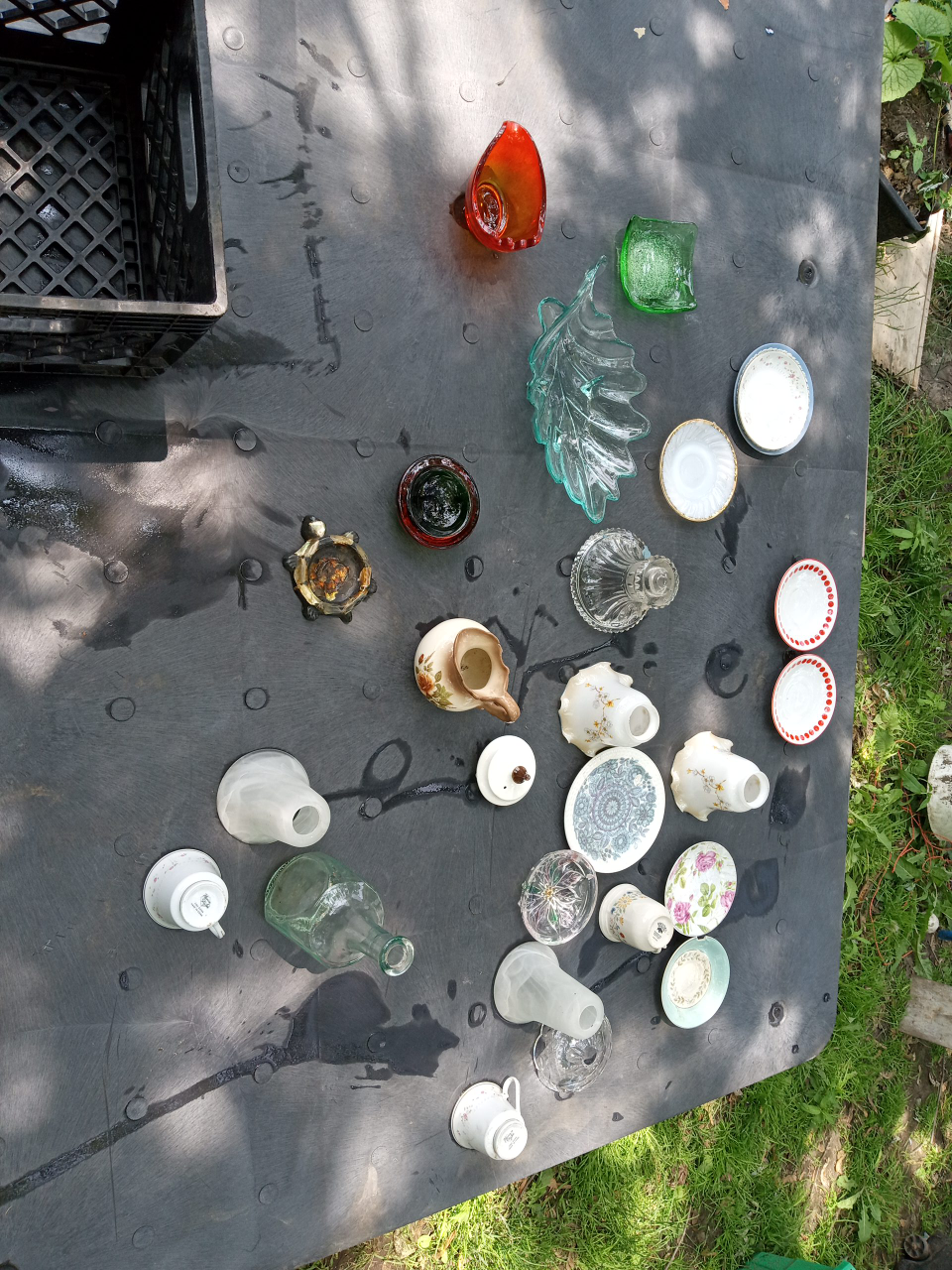 Variety of Glassware and Ceramic Items thumbnail