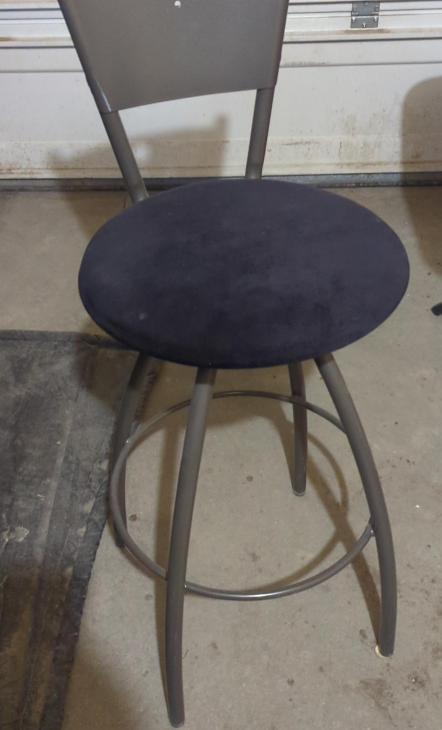Metal Swivel bar stool/chairs - photo 2