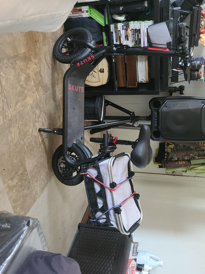 SKUTE Electric Scooter with Basket thumbnail