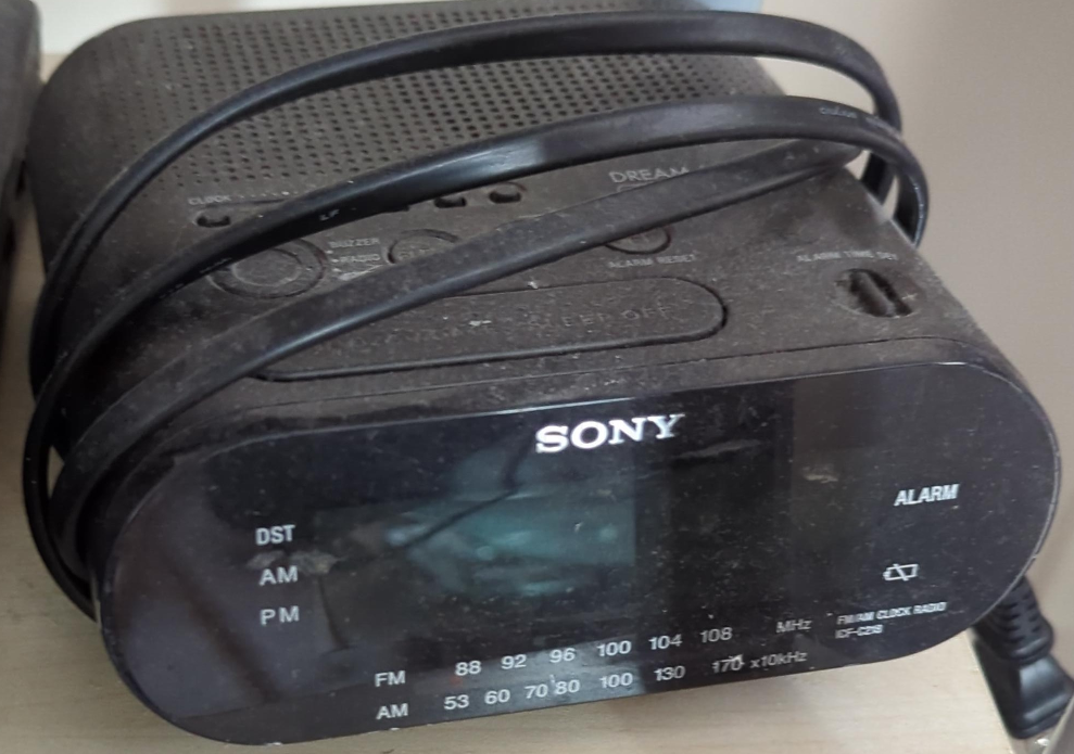 Sony FM/AM Clock Radio thumbnail