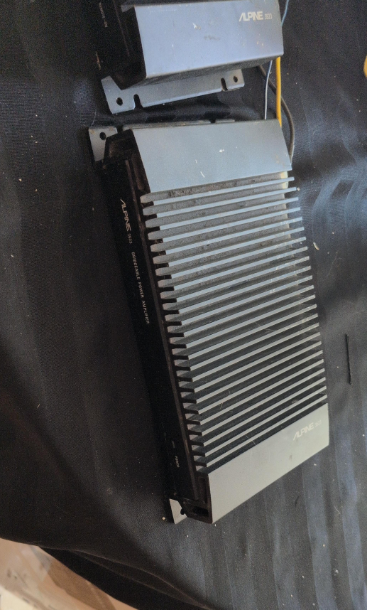 Alpine 5031 Bridgeable Power Amplifier thumbnail