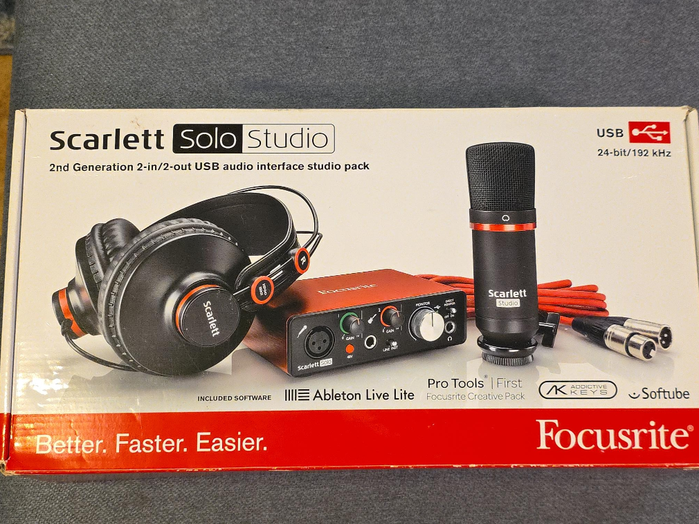 Focusrite Scarlett Solo Studio 2nd Gen Audio Interface