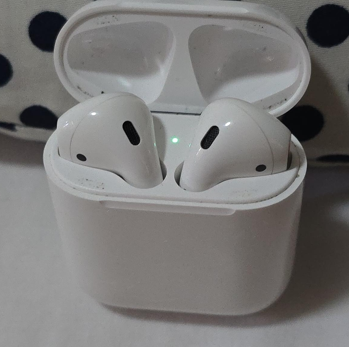🥕  Apple AirPods 2nd Generation thumbnail