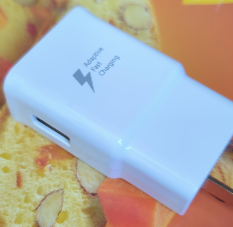 🥕 Samsung Adaptive Fast Charging Adapter
