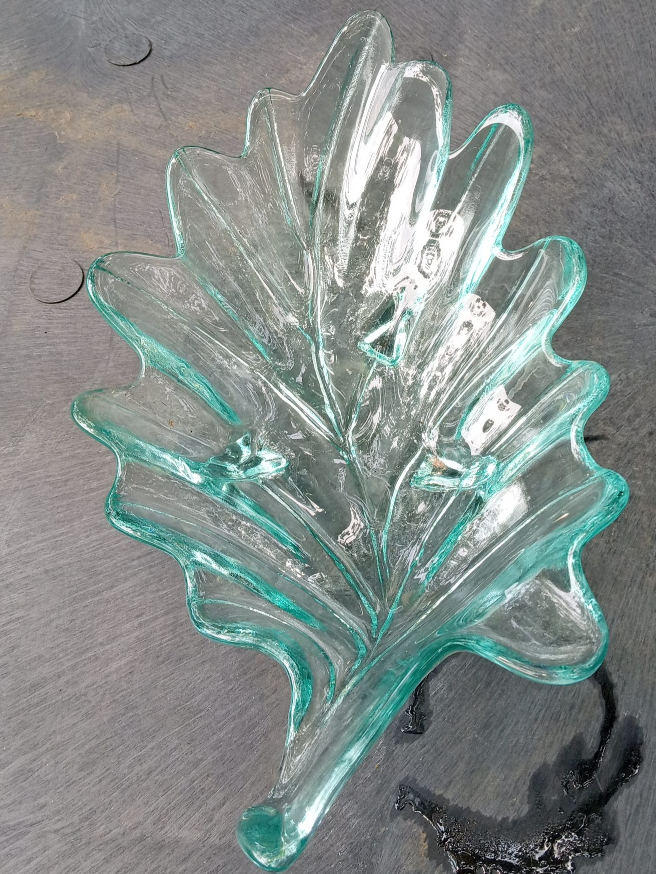 Leaf-Shaped Glass Dish thumbnail