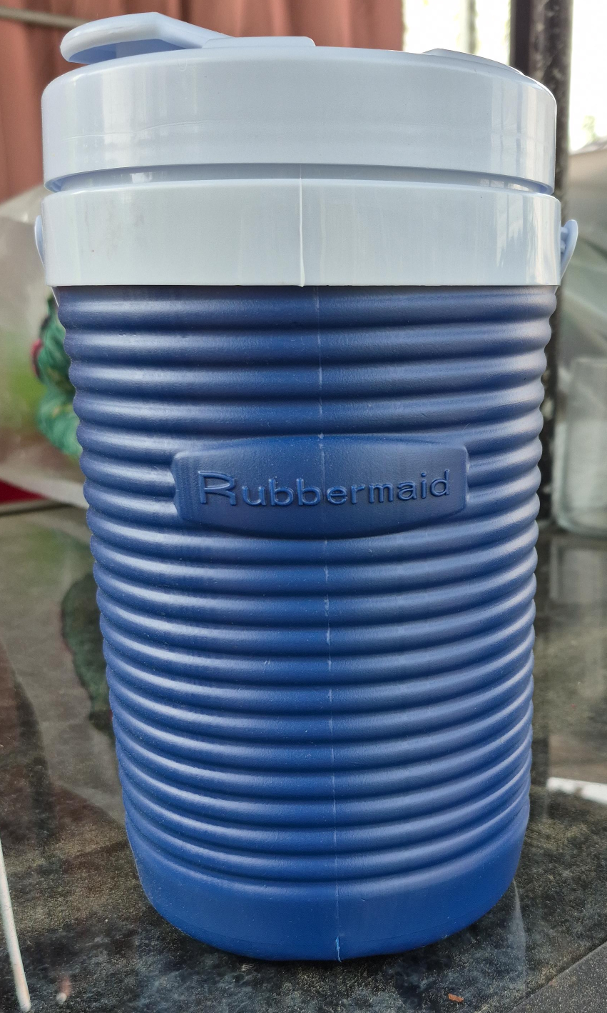 Rubbermaid Insulated Beverage Cooler thumbnail