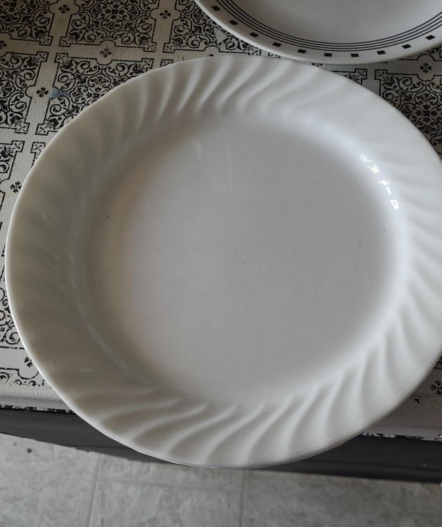 White Ceramic Plates Corelle x5 thumbnail