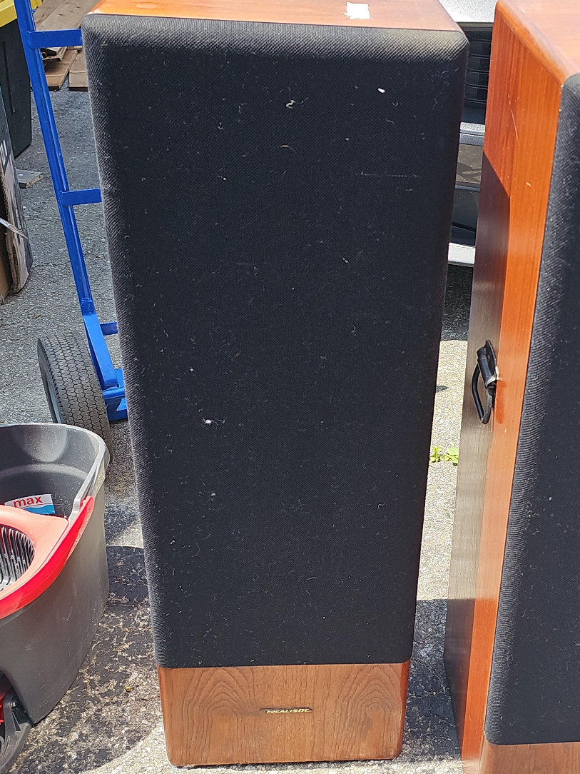 Realistic Floor Standing Speakers