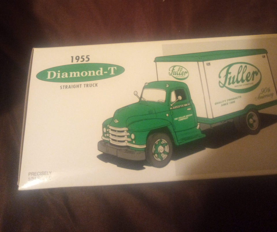 1955 Diamond-T Straight Truck 1/34 Scale thumbnail
