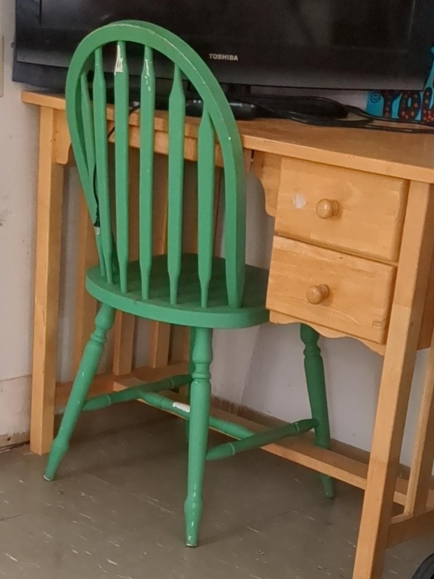 desk and chair thumbnail