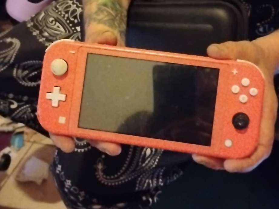 Nintendo Switch Lite - Coral thumbnail