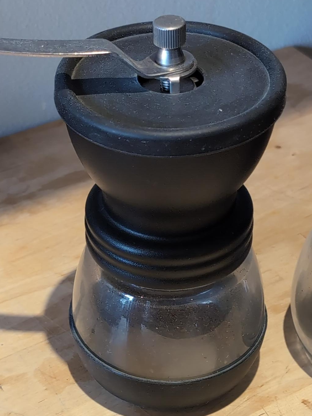 GROSCHE Manual Coffee Grinder image indicator(1)