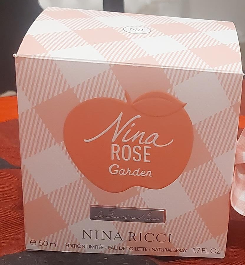 Nina Ricci Rose Garden Perfume thumbnail