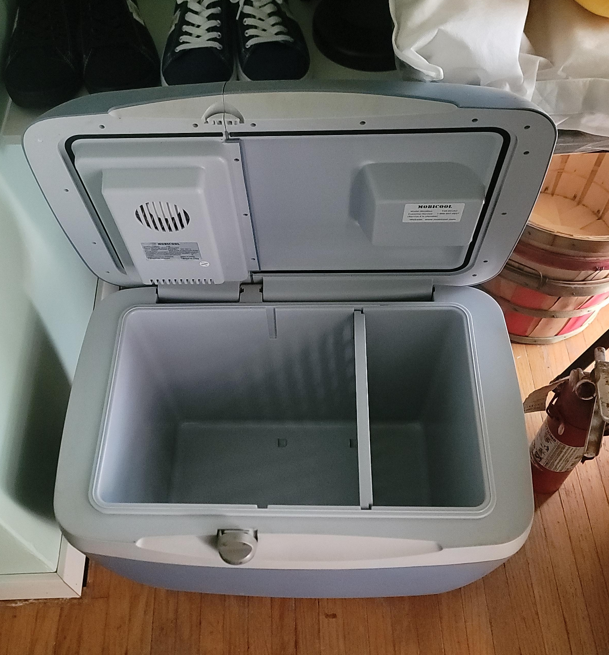 Mobicool Portable Fridge/Cooler thumbnail