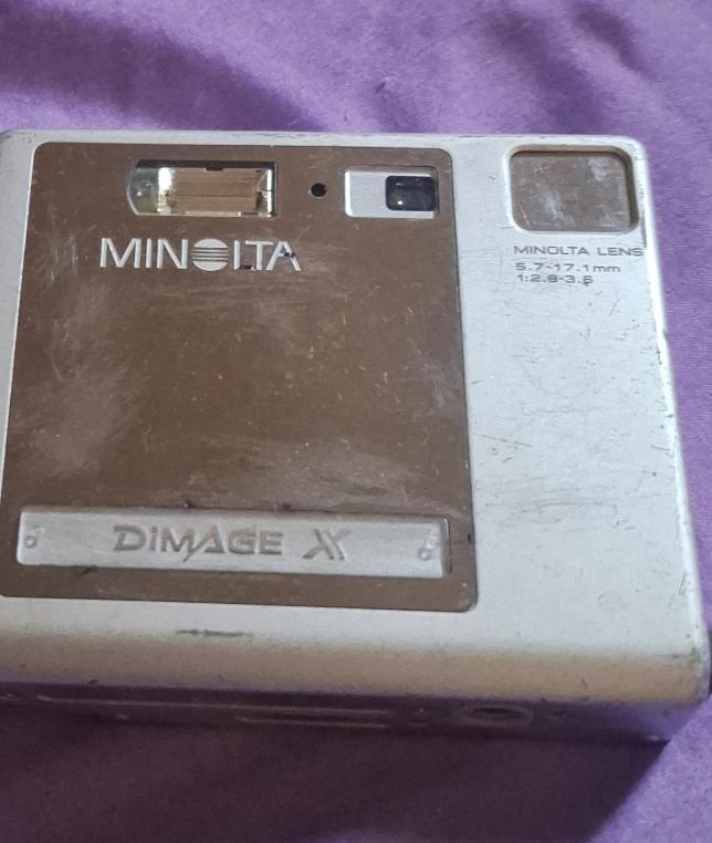 Minolta DiMAGE X Digital Camera