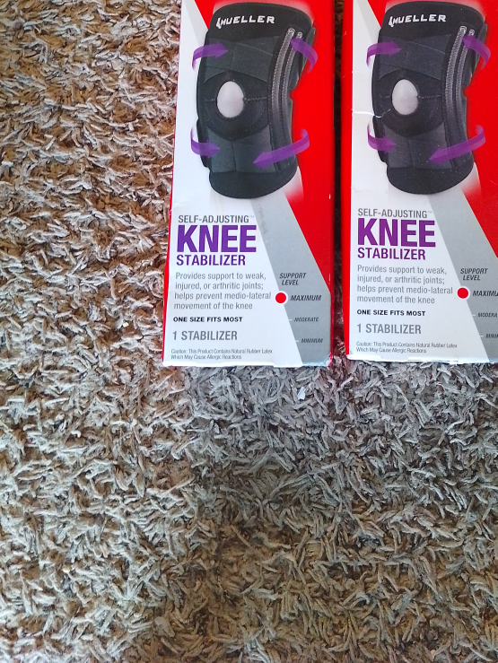 Mueller Sports Medicine Knee Stabilizer thumbnail