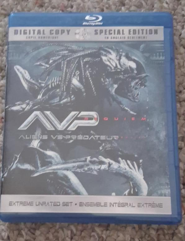 AVP: Aliens vs Predator Blu-Ray - Extreme Unrated Edition thumbnail