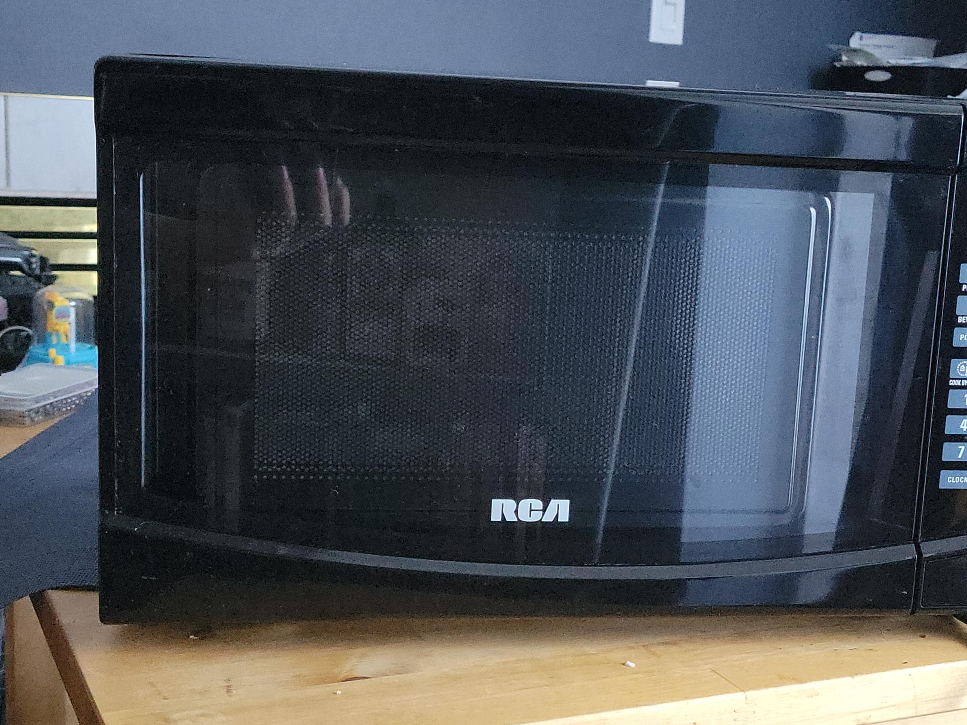 RCA Microwave - Black thumbnail