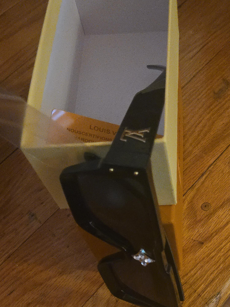 Louis Vuitton Sunglasses thumbnail