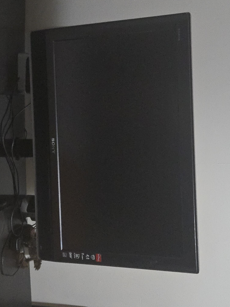 Sony Bravia LCD TV thumbnail