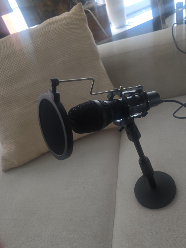 Microphone with Pop Filter thumbnail