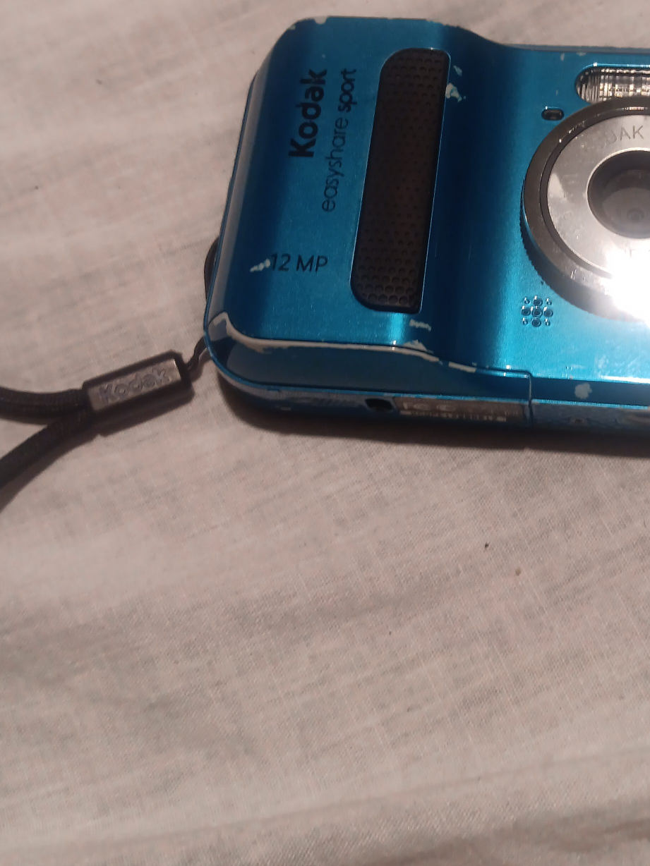 Kodak Easyshare Sport 12 MP Camera thumbnail