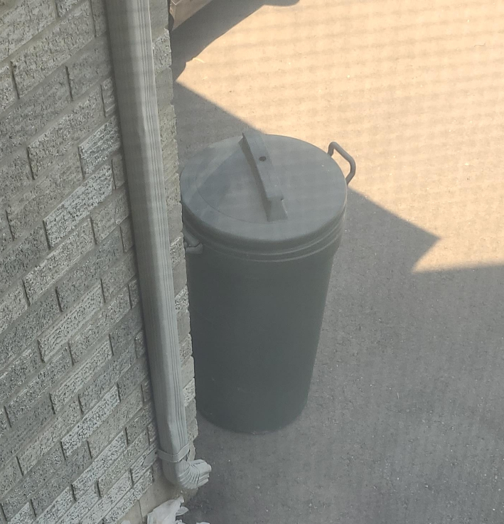 plastic garbage can thumbnail