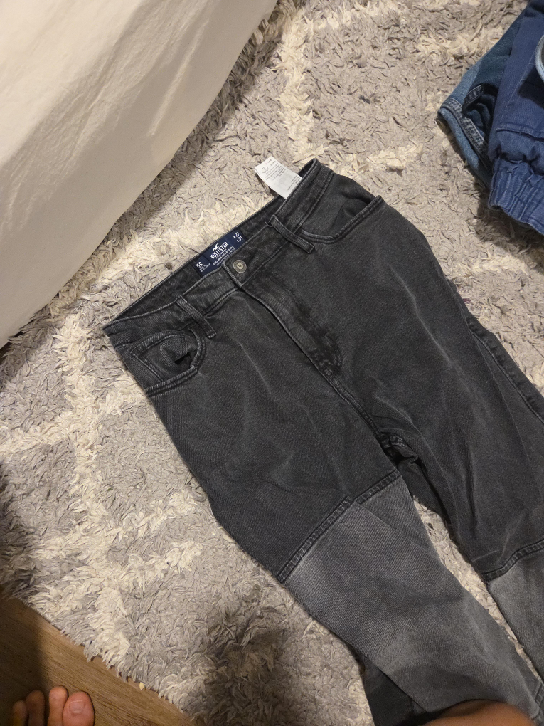 Hollister Jeans - Size 5R, W27 L31 thumbnail