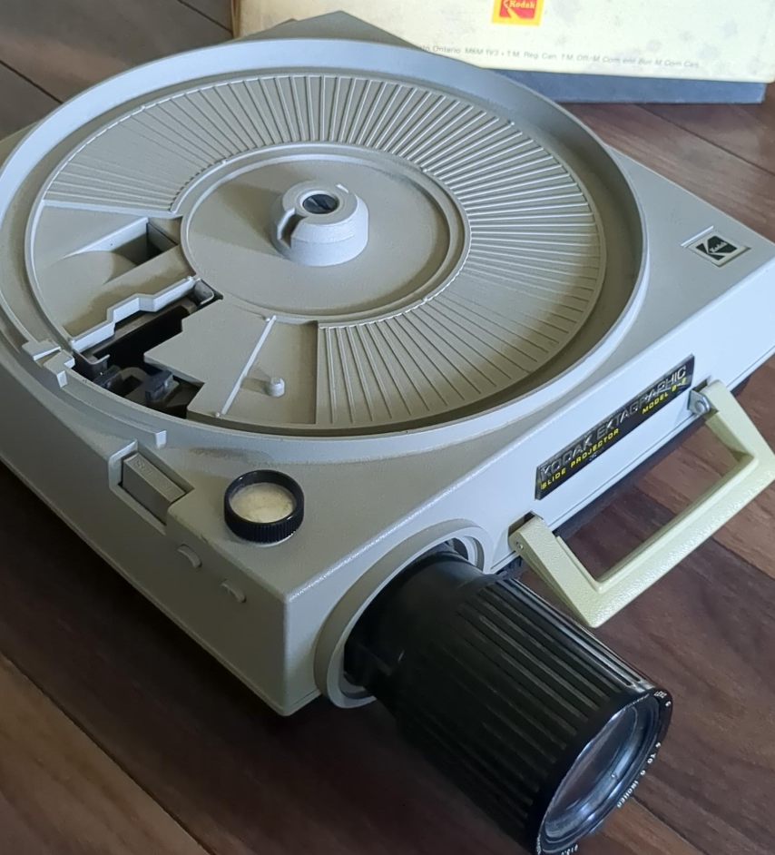 Kodak Ektagraphic Slide Projector thumbnail