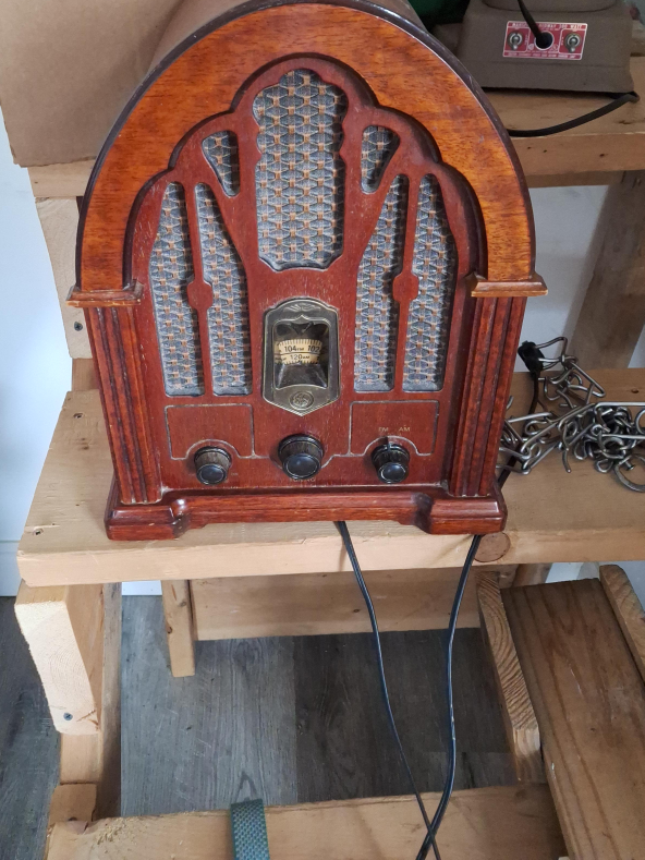 Vintage Style Radio thumbnail