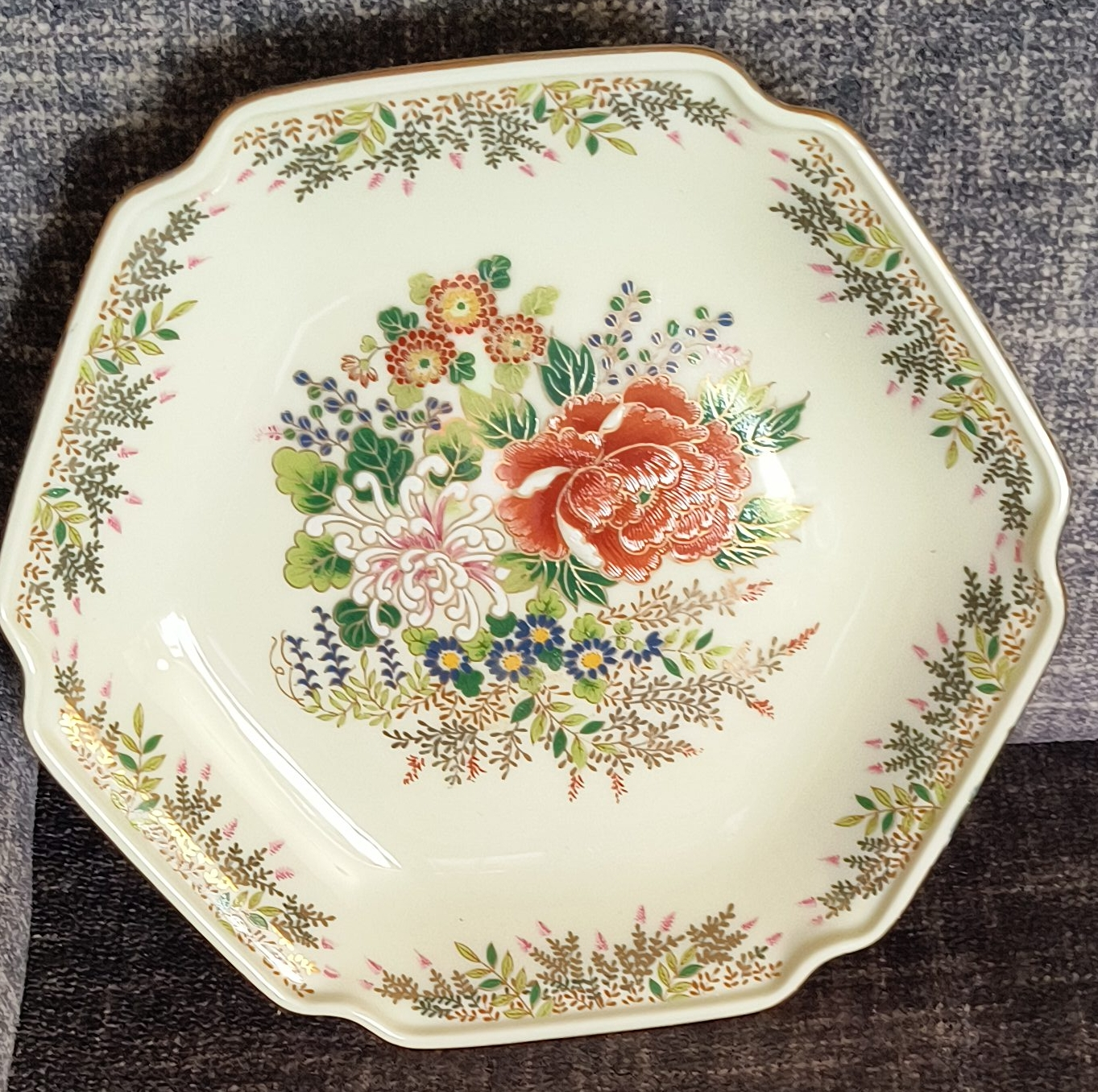 Vintage Floral Decorative Plate thumbnail