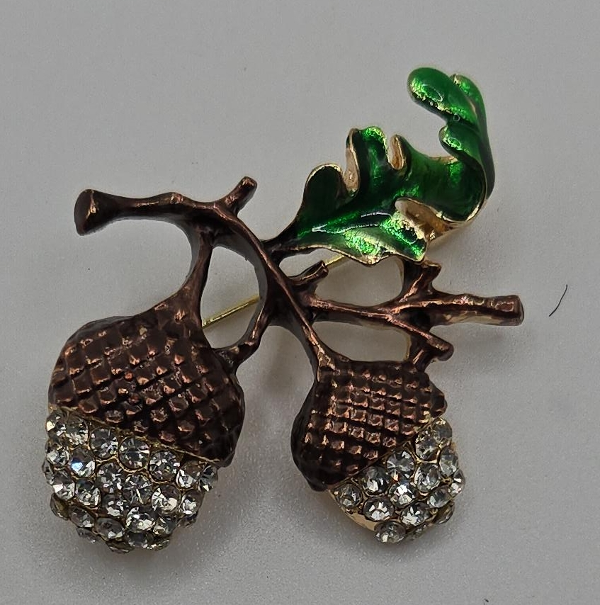 Acorn and Oak Leaf Brooch thumbnail