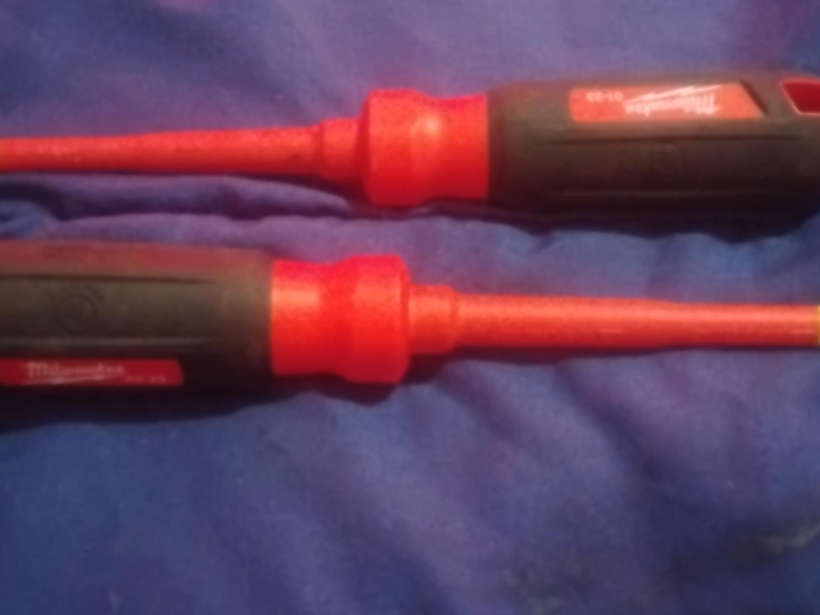 Milwaukee EC-10 Insulated Screwdrivers thumbnail