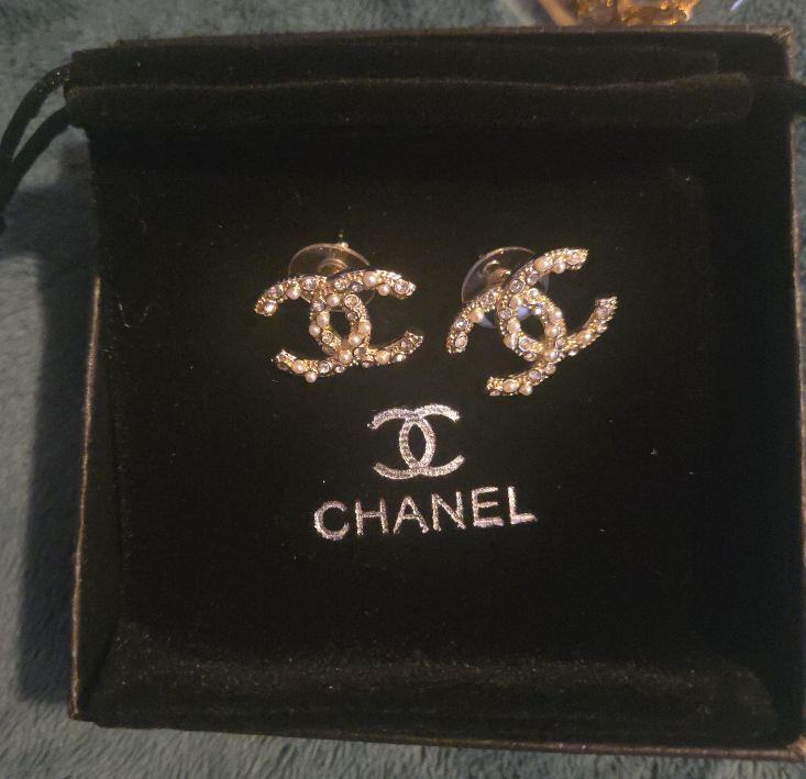 Chanel CC Logo Earrings thumbnail