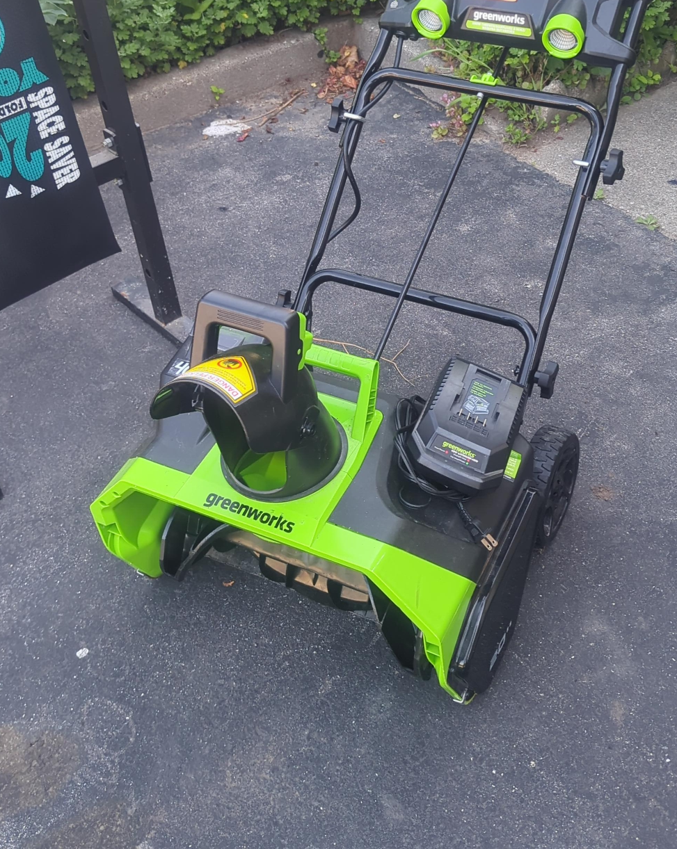 Greenworks 20-Inch Electric Snow Thrower image indicator(2)