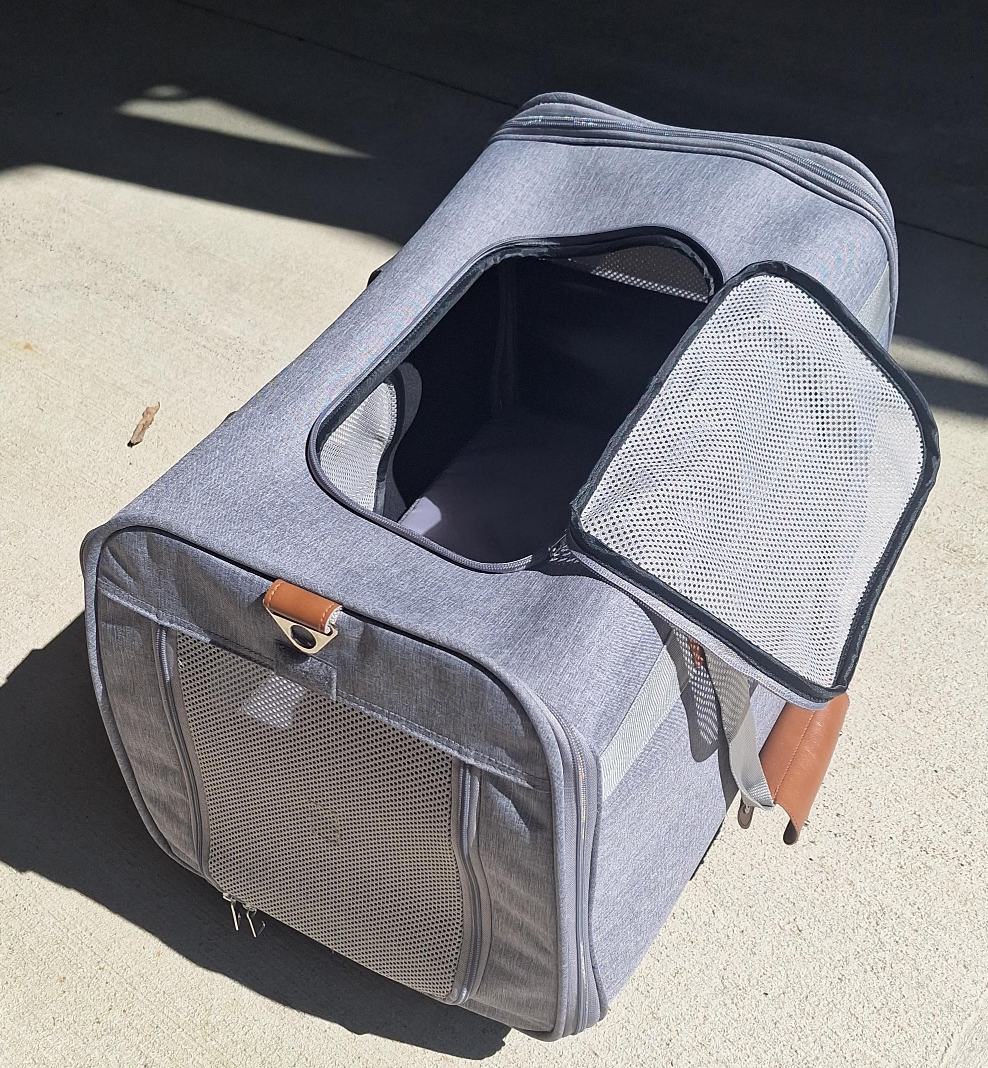 Grey Pet Carrier - Like New! thumbnail