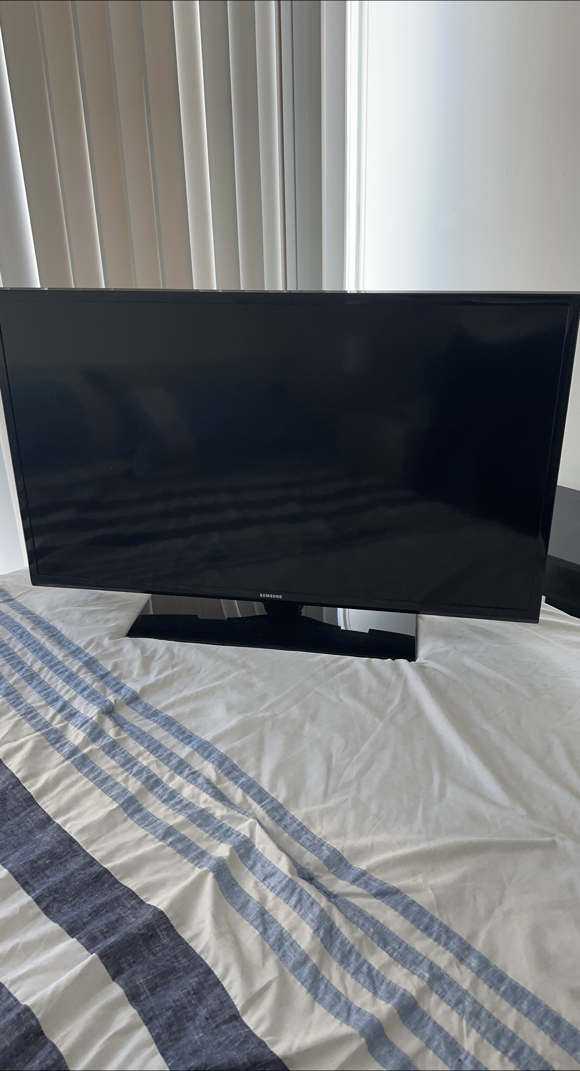 Samsung UN40H5003BF 40" TV thumbnail