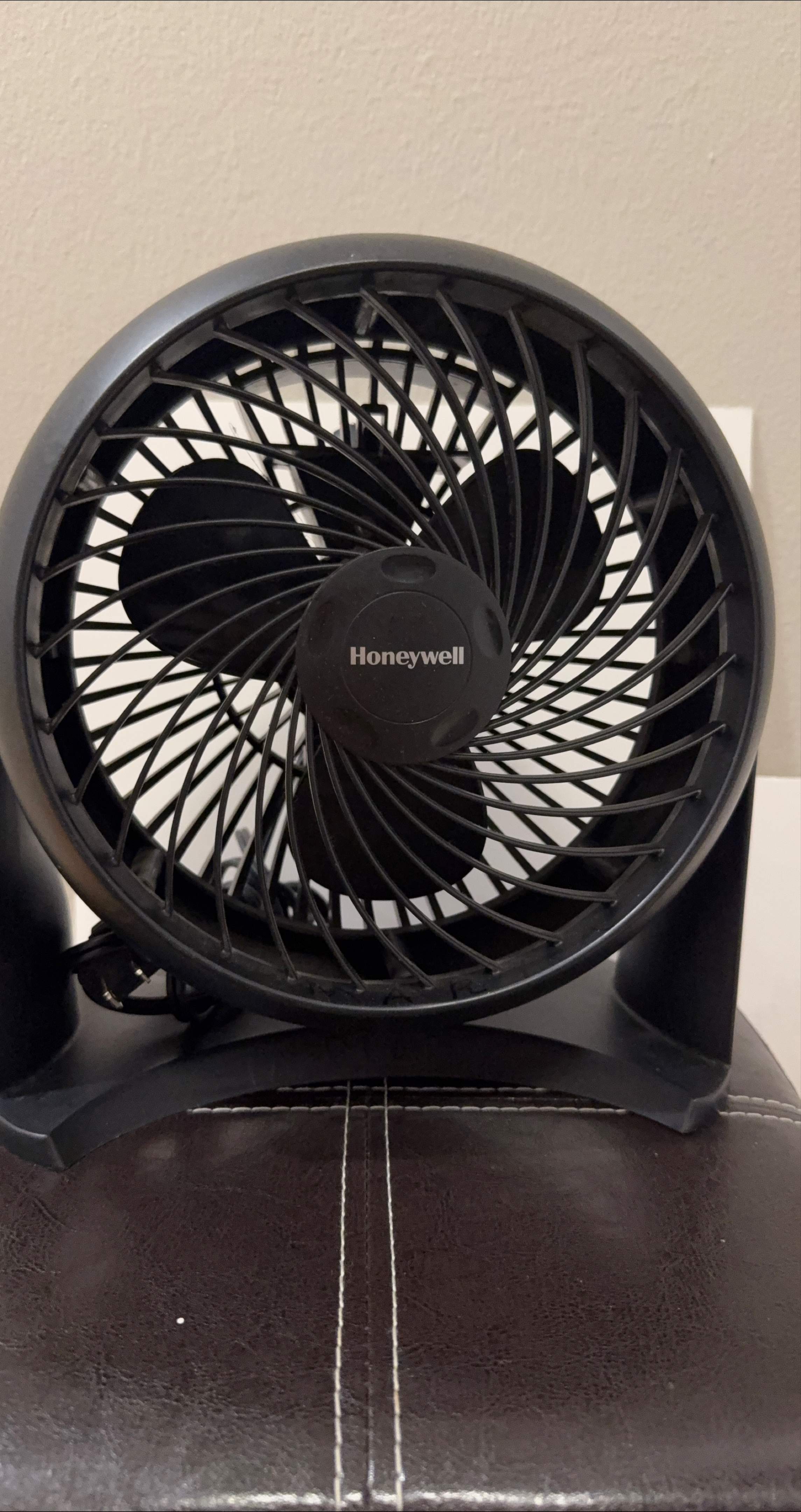 Honeywell Black Table Fan thumbnail