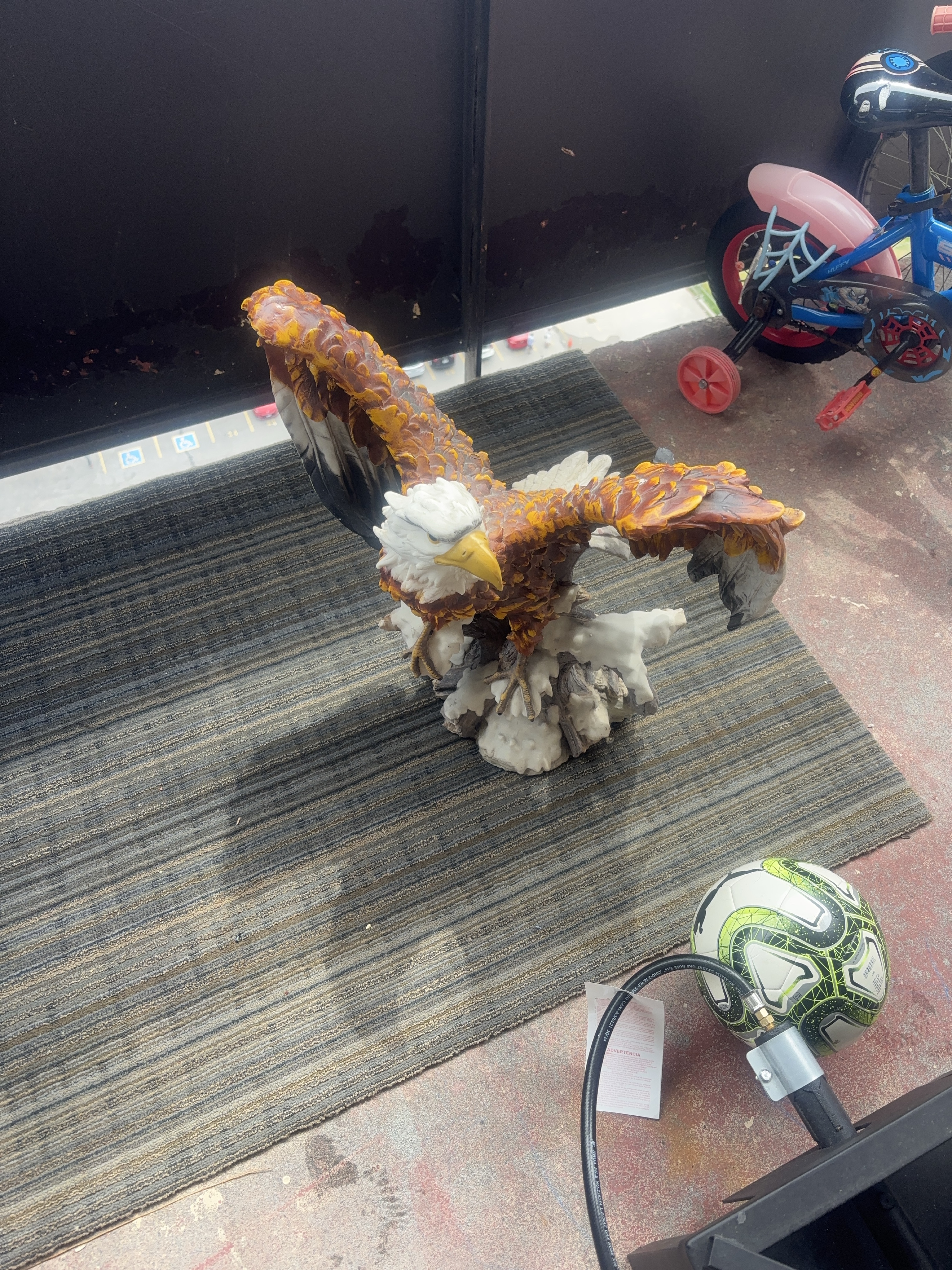 Eagle Figurine image indicator(1)