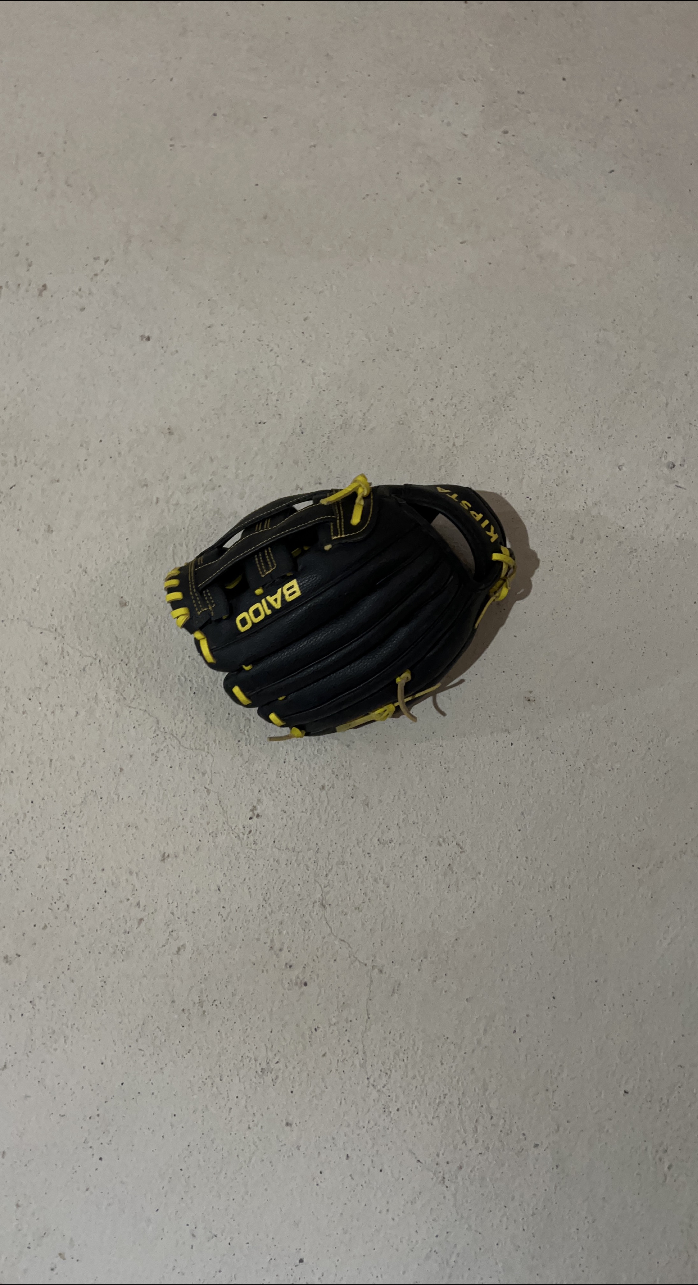 Kipsta BA100 Baseball Glove - 10.5 Inches thumbnail