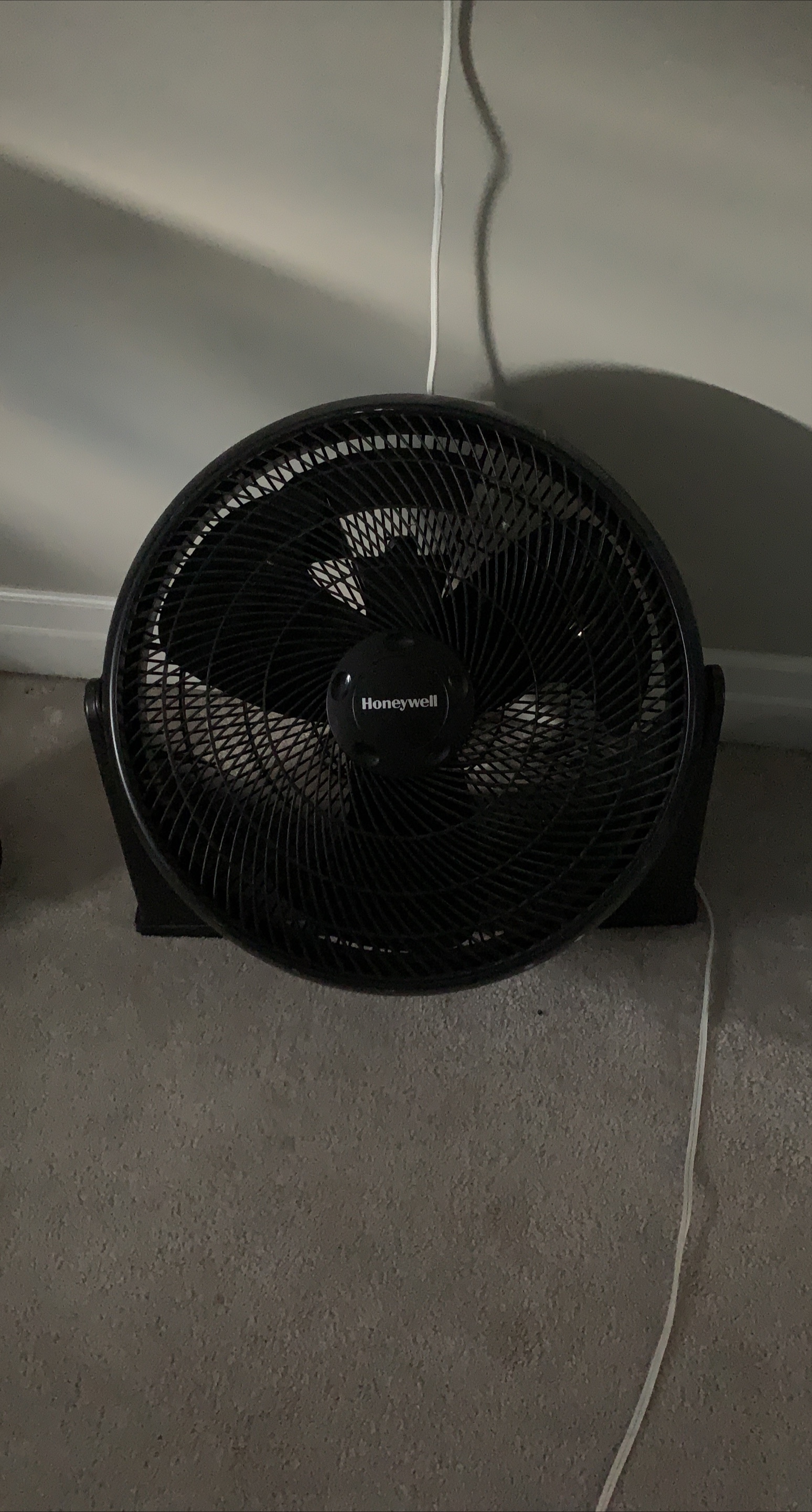 Honeywell Black Fan thumbnail