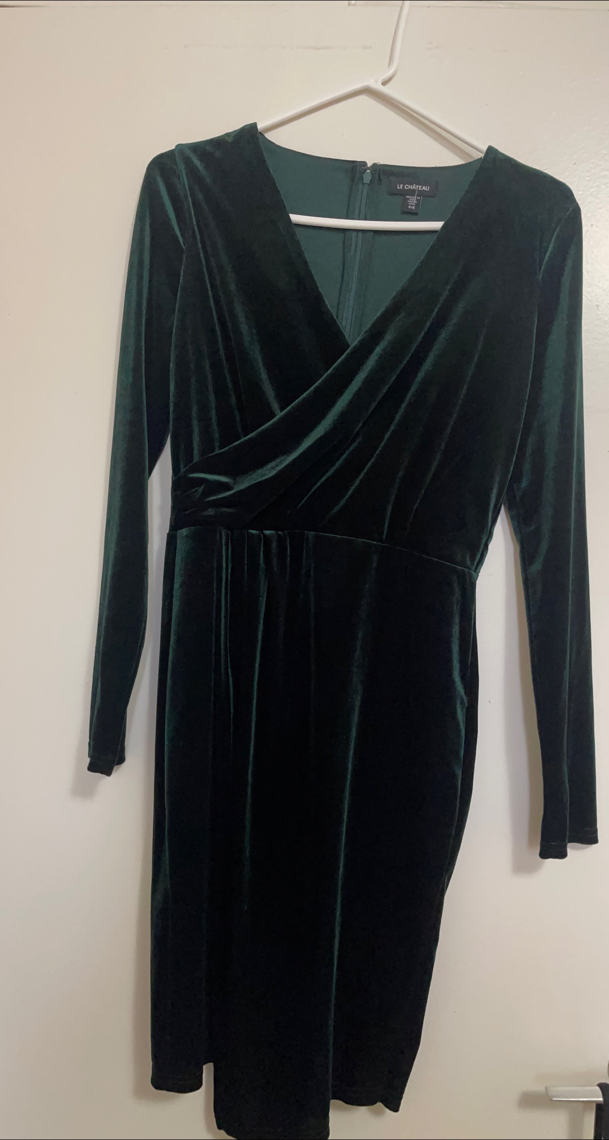 Le Chateau Green Velvet Dress - Size P/S🇨🇦 thumbnail