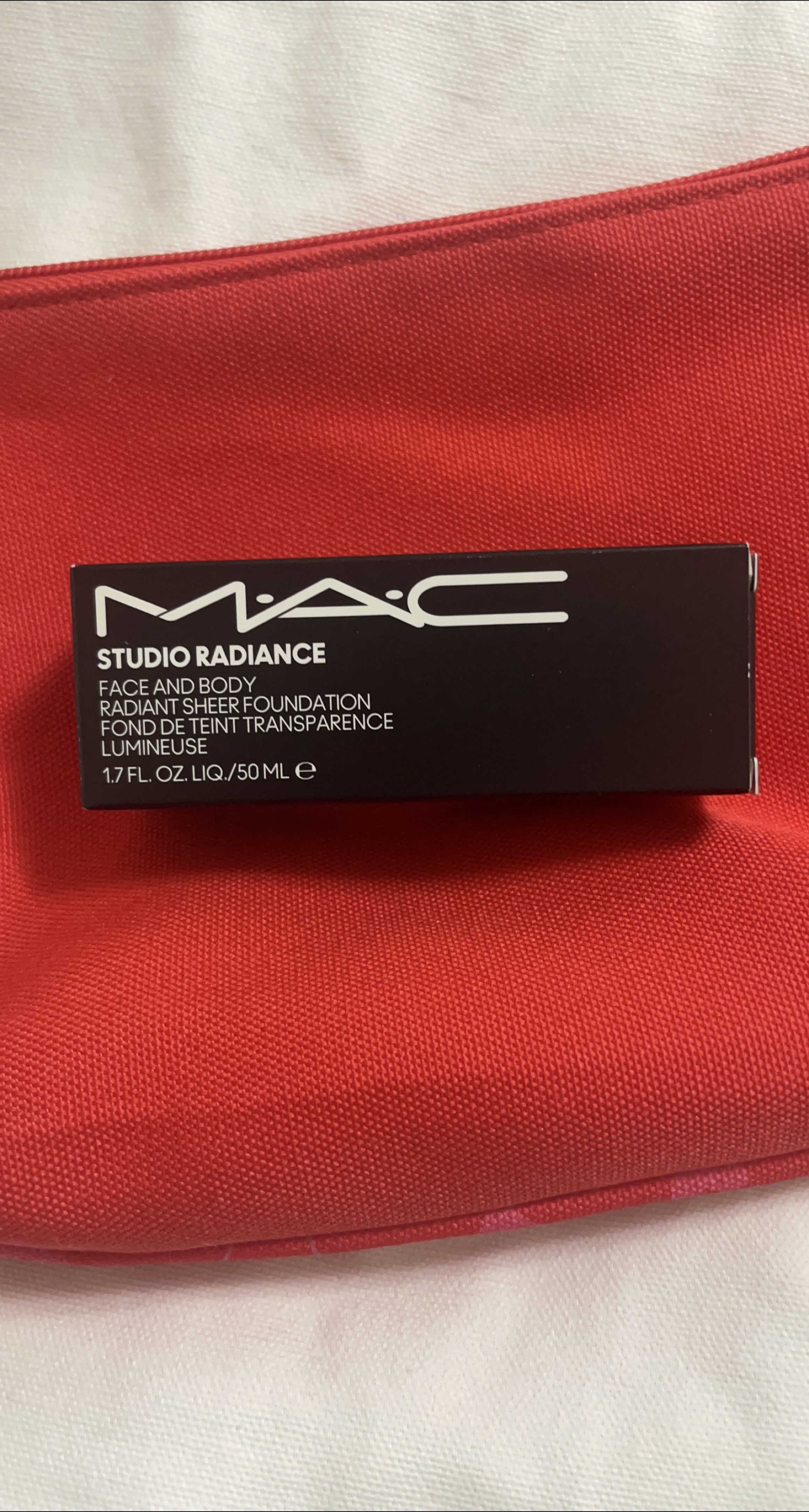 MAC Studio Radiance Face and Body Foundation 🇨🇦 thumbnail