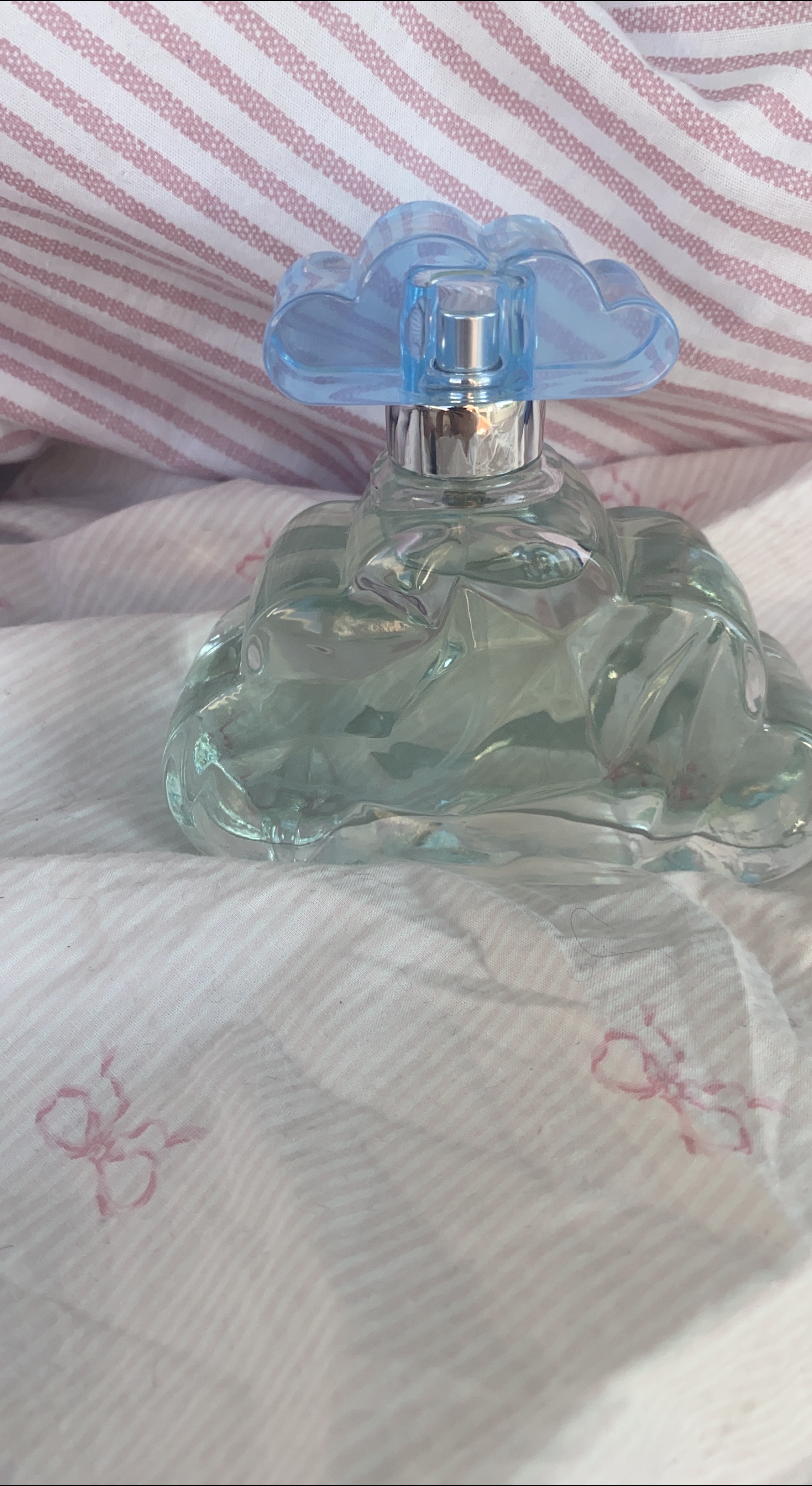 Ariana Grande Cloud Eau de Parfum thumbnail