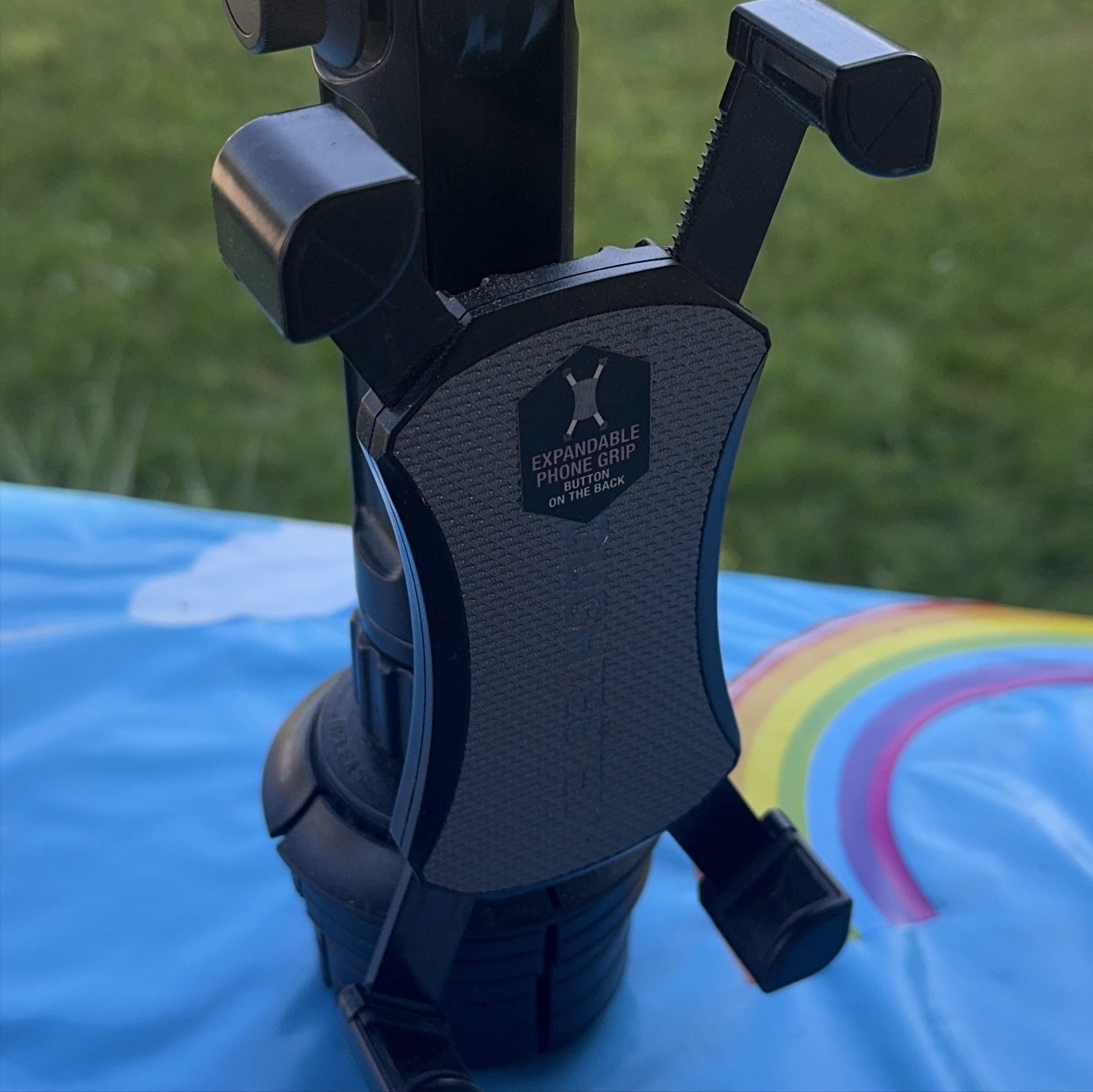 Expandable Phone Grip Car Mount - Like New! thumbnail