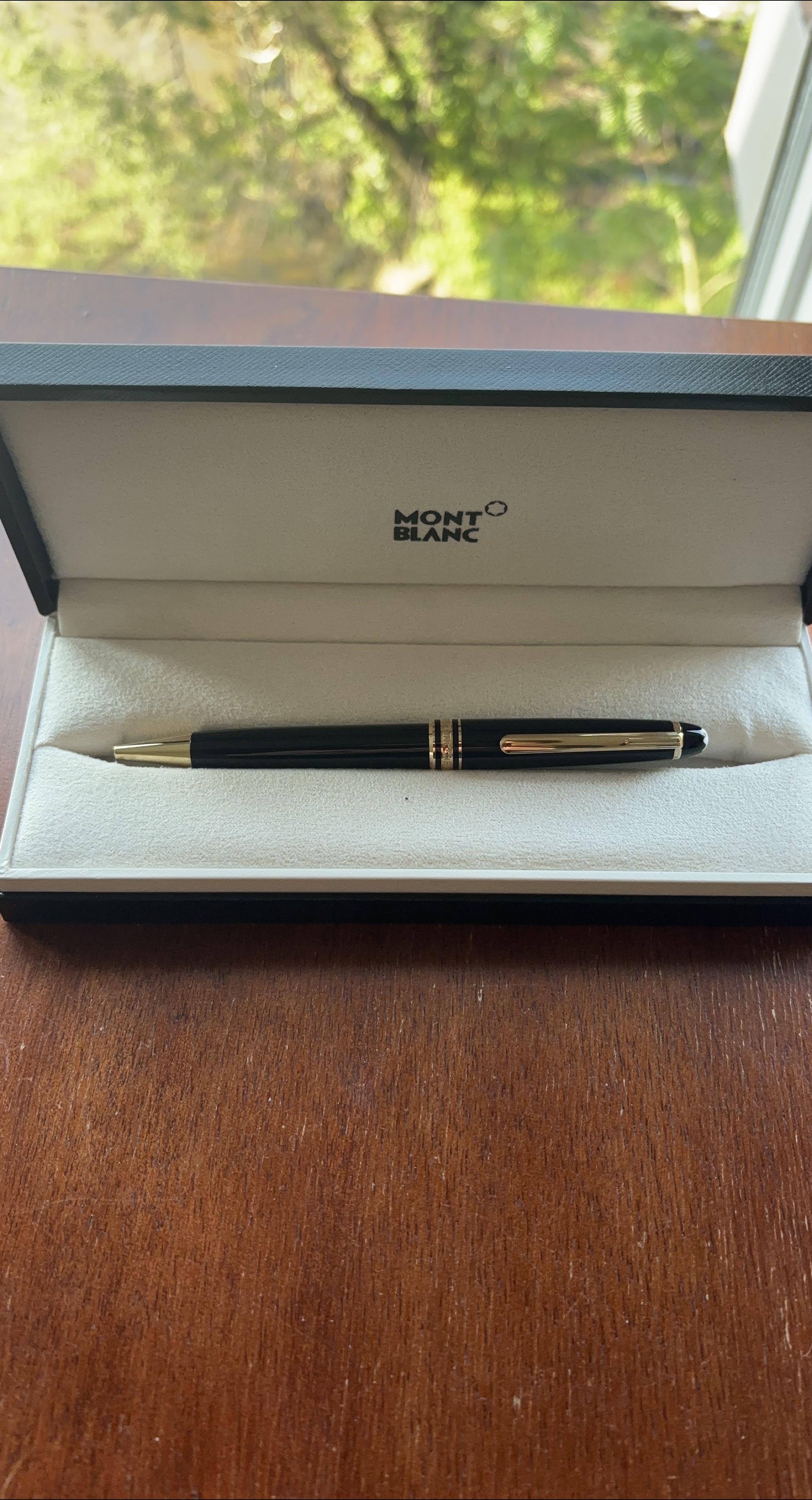 Montblanc Meisterstück Classique Ballpoint Pen thumbnail