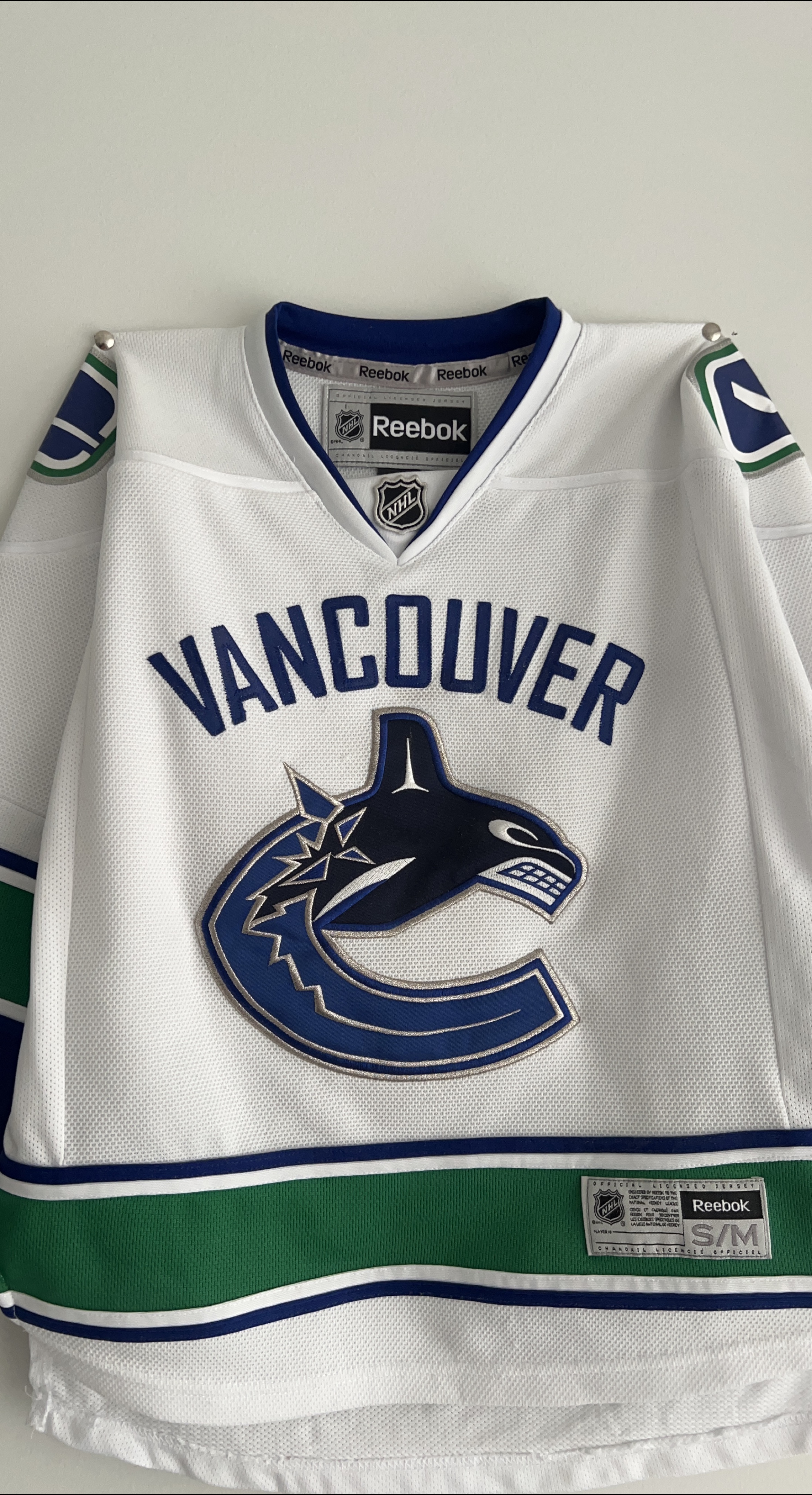 Reebok Vancouver Canucks Jersey - Size S/M youth thumbnail